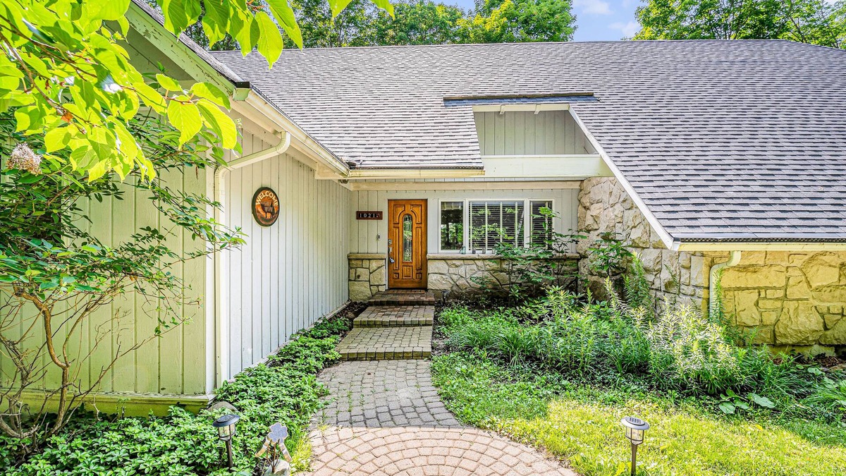 Birchwood Farms House | Delightful retreat near the lake - game room with foosball & pool tables