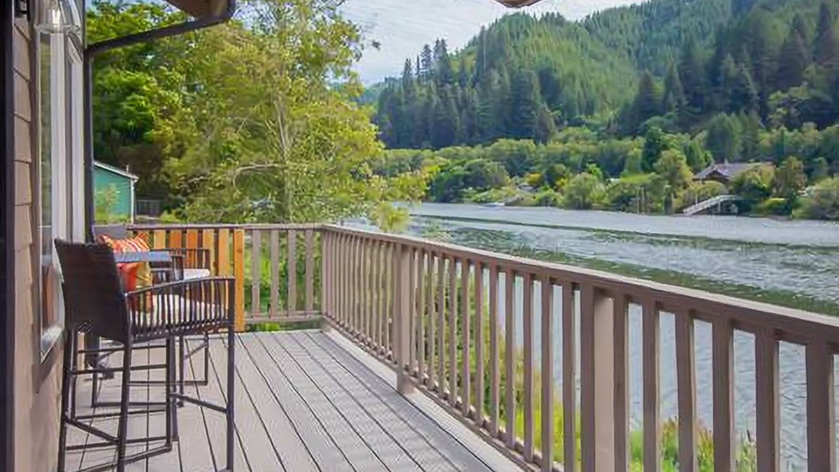 Mapleton House | Delightful riverfront home with dock, game room, fast WiFi, kayaks & grill