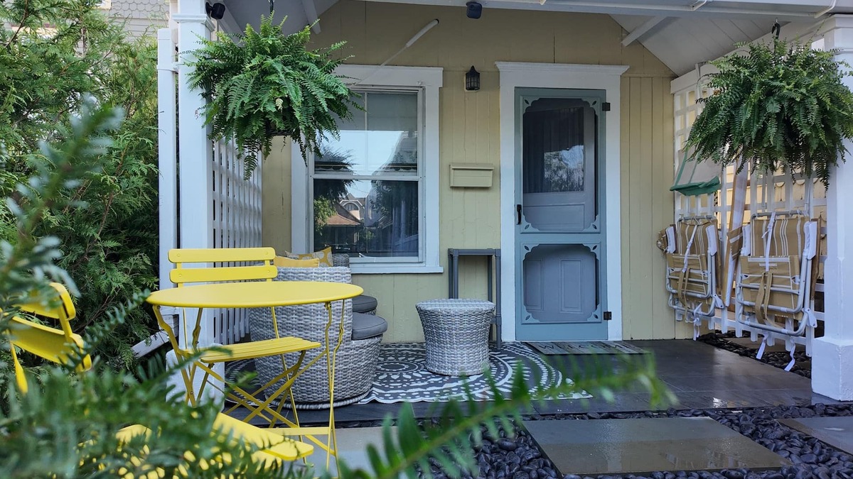 Ocean Grove House | Delightful Seaside Cottage blocks from the beach in Ocean Grove. Sleeps 2