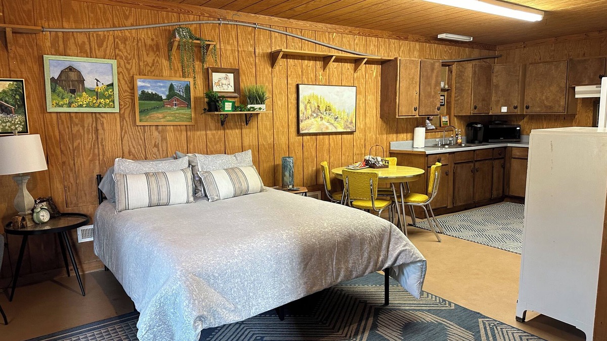 Reidsville Apartment | Delightful studio apartment located on Equestrian Estate.