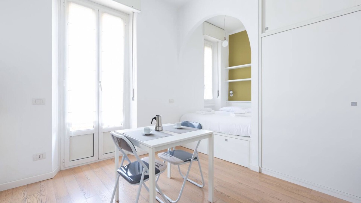 Centro Direzionale Apartment | Delightful Studio Apartment With Balcony