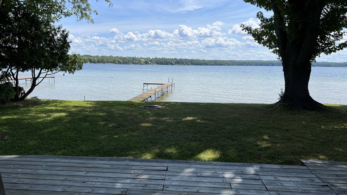 Interlochen Cottage | Delightful sunny beachfront cottage with fire pit 4 min to Concerts!