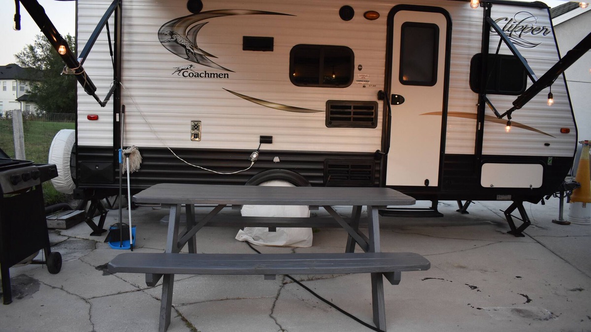Kissimmee RV Rental | Delightful Travel Trailer 20 min from Orlando Intl Airport, 10 min from the lake