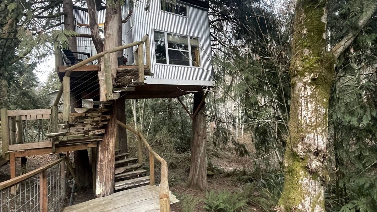 Burley House | Delightful Treehouse Getaway