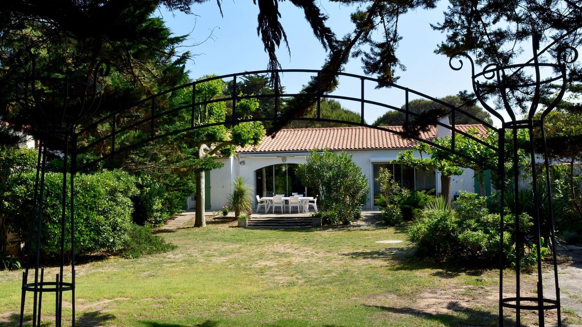 Sainte-Marie-de-Re Villa | Delightful Villa beachfront to Grenettes