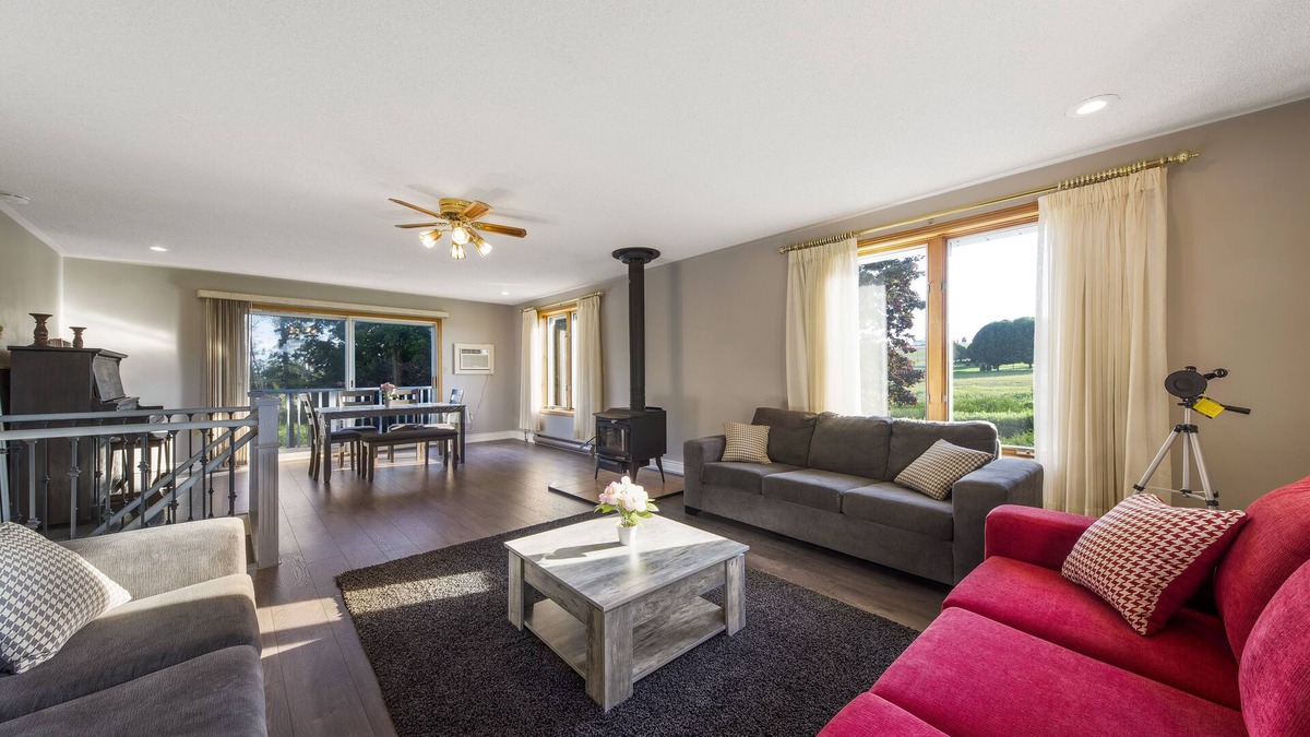 Clarington Other | Delightful Vacation Farm House- Cottage Style!