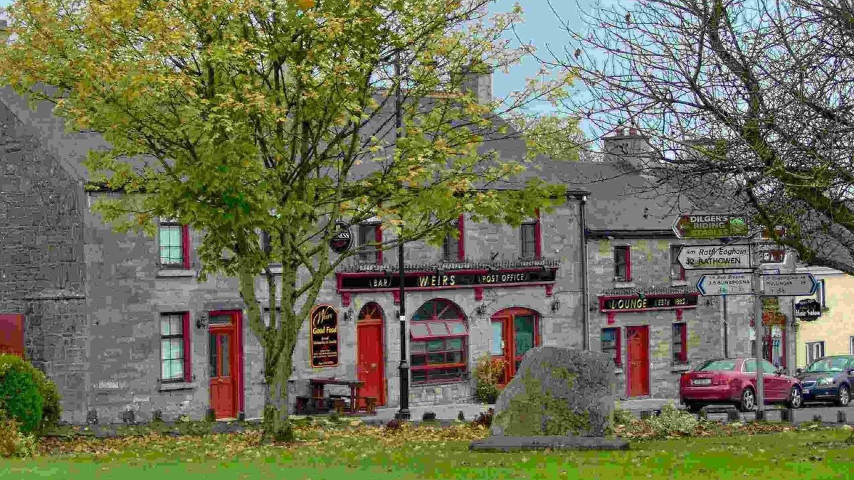 Multyfarnham House | Delightful village retreat in the heart of Multyfarnham - 1 hour from Dublin