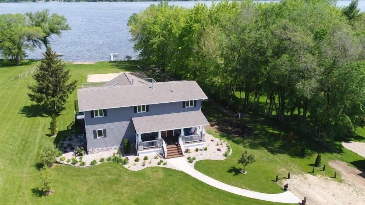 Briggsville House | Dells Edge on Lake Mason