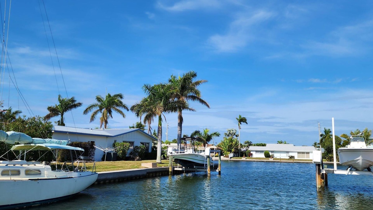 Holmes Beach Villa | Delphina: 2 Bed 2 Bath Water Front Villa Anna Maria Sleeps 6