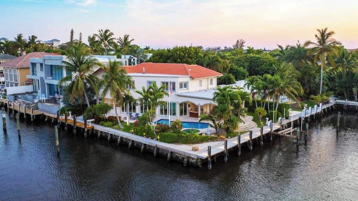 Delray Beach Villa | Delray Beach Intracoastal Elegance Waterfront pool