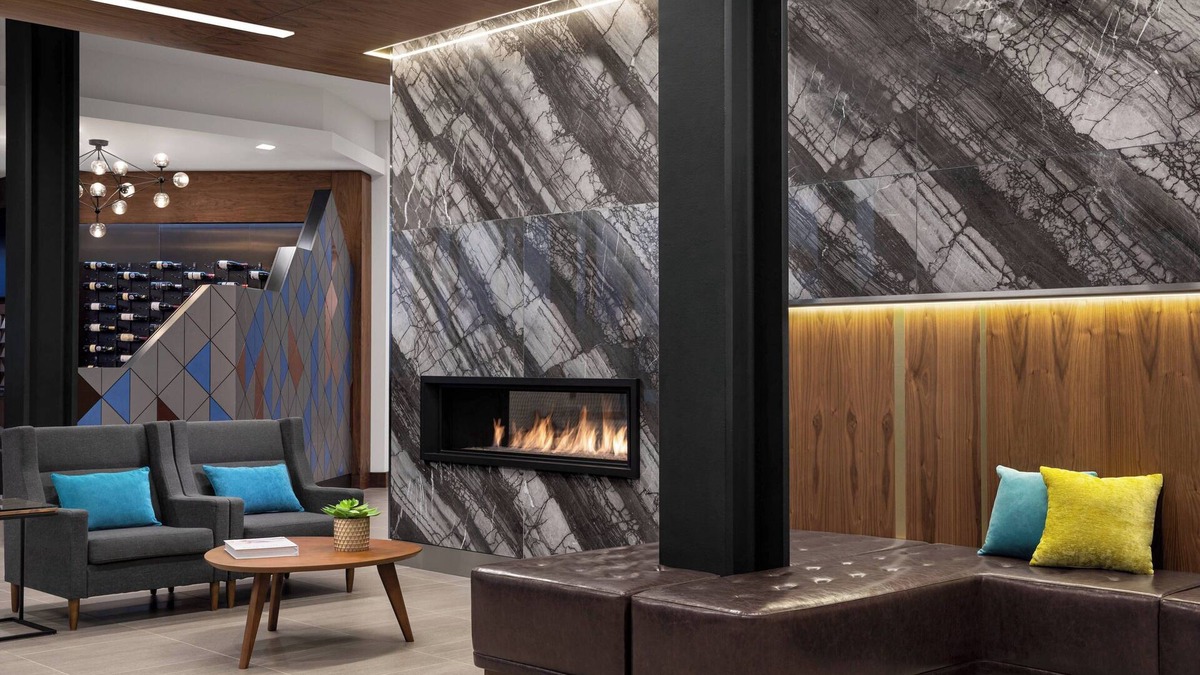 Thunder Bay Hotel | Delta Hotels by Marriott Thunder Bay