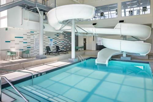 Willow Park Hotel | Delta Hotels by Marriott Calgary South