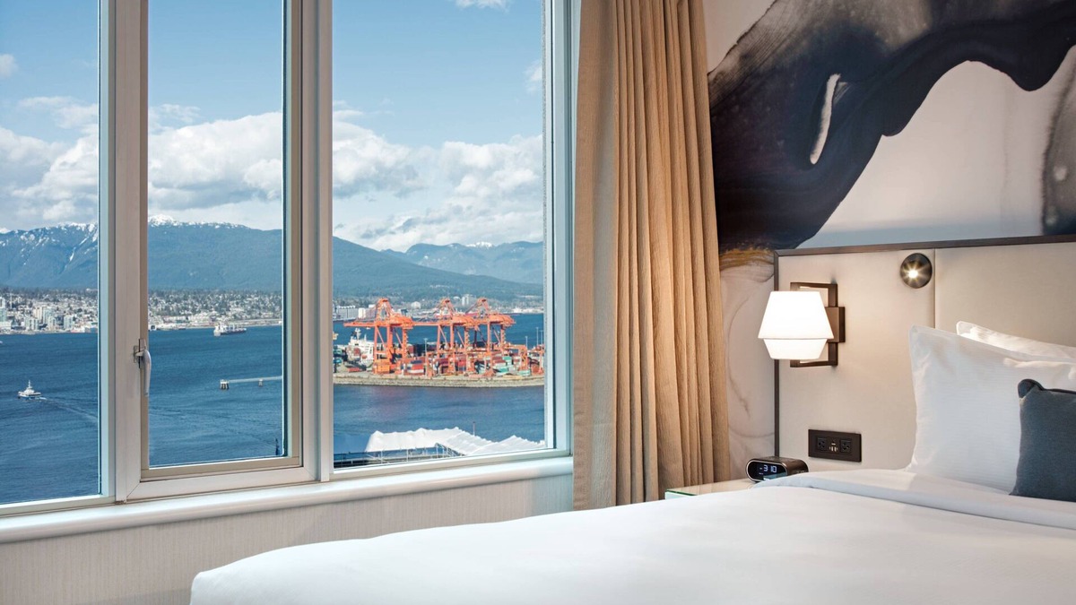 Central Hotel | Delta Hotels by Marriott Vancouver Downtown Suites