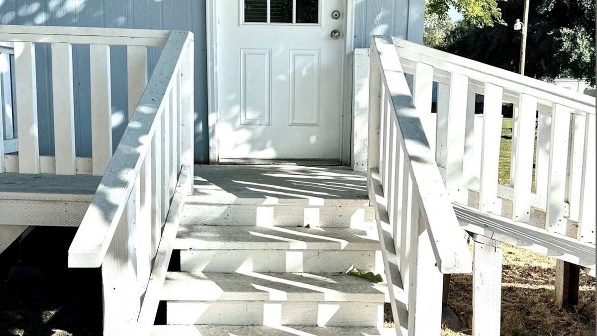 Isleton Cabin | Delta Shores Resort & Marina