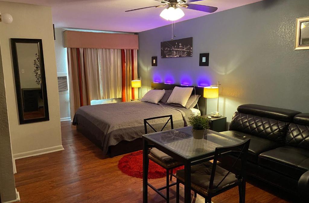 Clearwater Hotel | Delux Inn