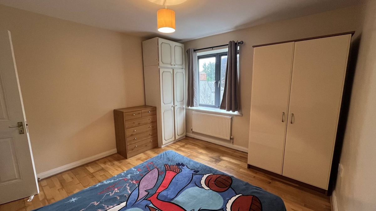 Drogheda Apartment | delux private room in drogheda town center , easy transfer to dublin.