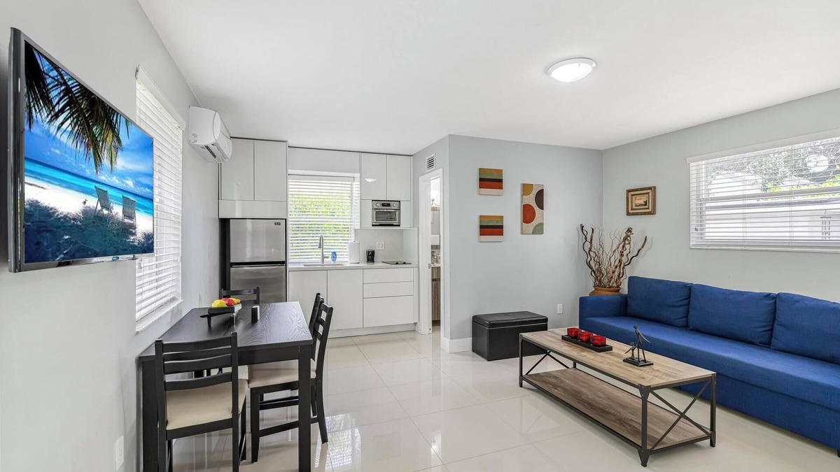 Flagami Apartment | Deluxe 1 bedroom apartment in Miami - King Bed