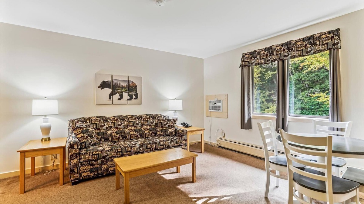 West Bridgewater Hotel | Deluxe 1 bedroom suite located on first floor with outdoor heated pool 118/120
