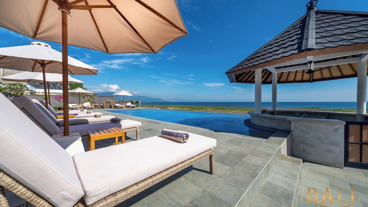 Kalisada Villa | DeLuxe 1BR Suite with panoramic sawa view! 100mtr from the Bali Sea!
