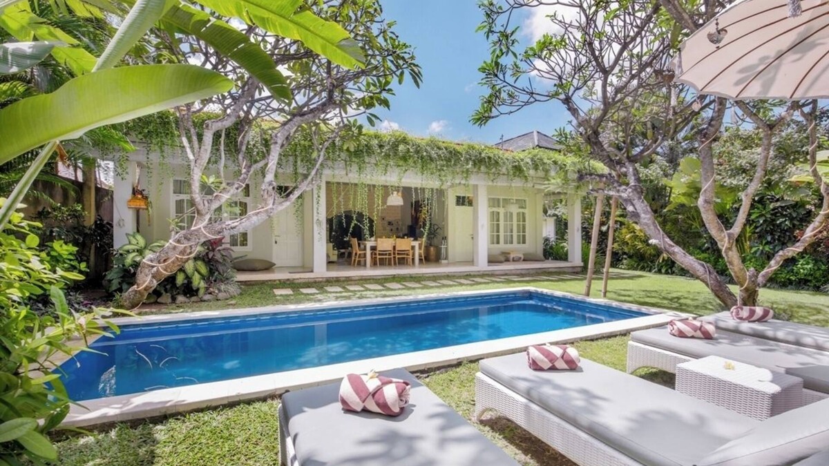 Central Seminyak Villa | Deluxe 2 Bedroom Villa in Seminyak