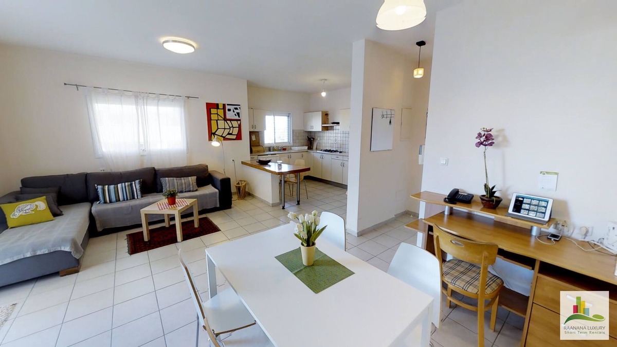 Ra'ananna Apartment | Deluxe 2 bedrooms with sun balcony - Haprachim St