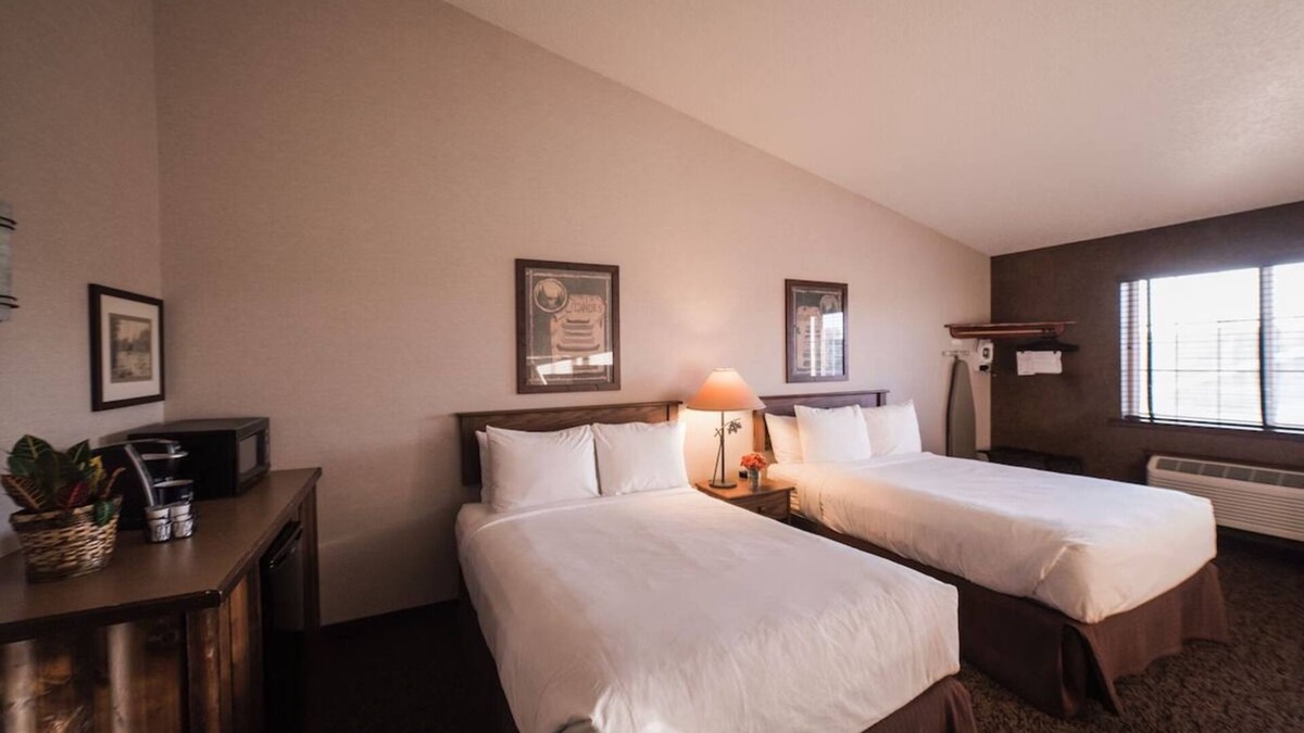 St. Joseph Hotel | Deluxe 2 Double Beds in Stoney Creek St. Joseph, Relax on the balcony