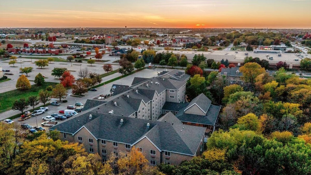 Johnston Hotel | Deluxe 2 Double in Stoney Creek Johnston, Heated Indoor/Outdoor Pool | 4 Units