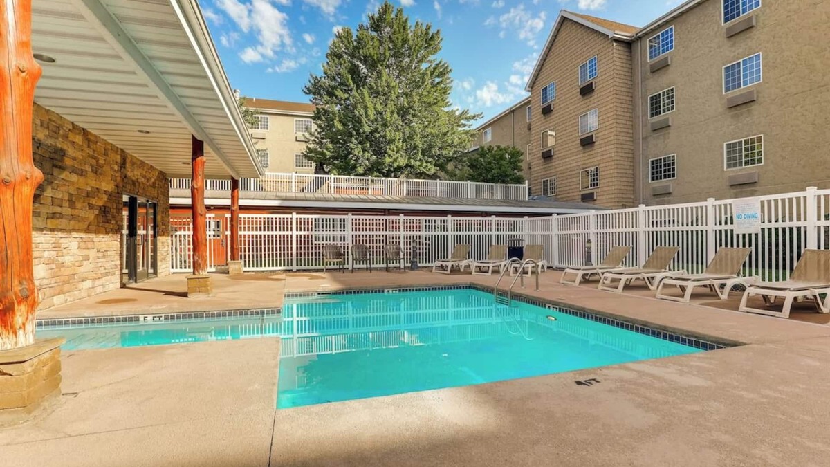 Columbia Hotel | Deluxe 2 Double! Indoor/Outdoor Pool, Stoney Creek Columbia | 4 Units