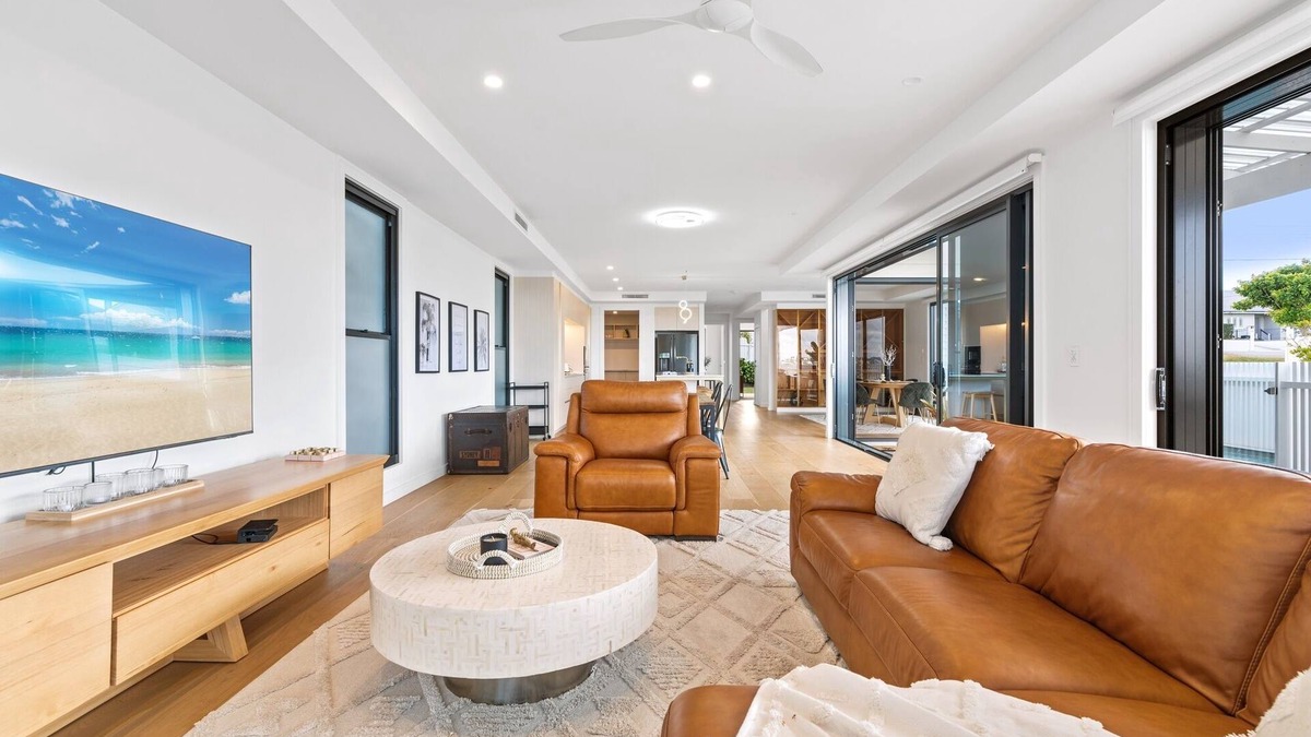 Wavell Heights House | Deluxe 4-Bed Home with Pool & Fire Pit