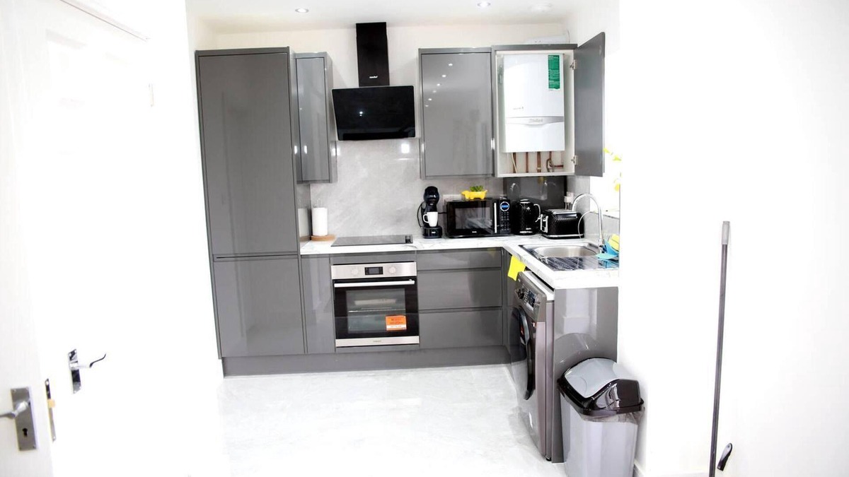Fryent House | Deluxe 4-bed House Close2 Wembley Stadium