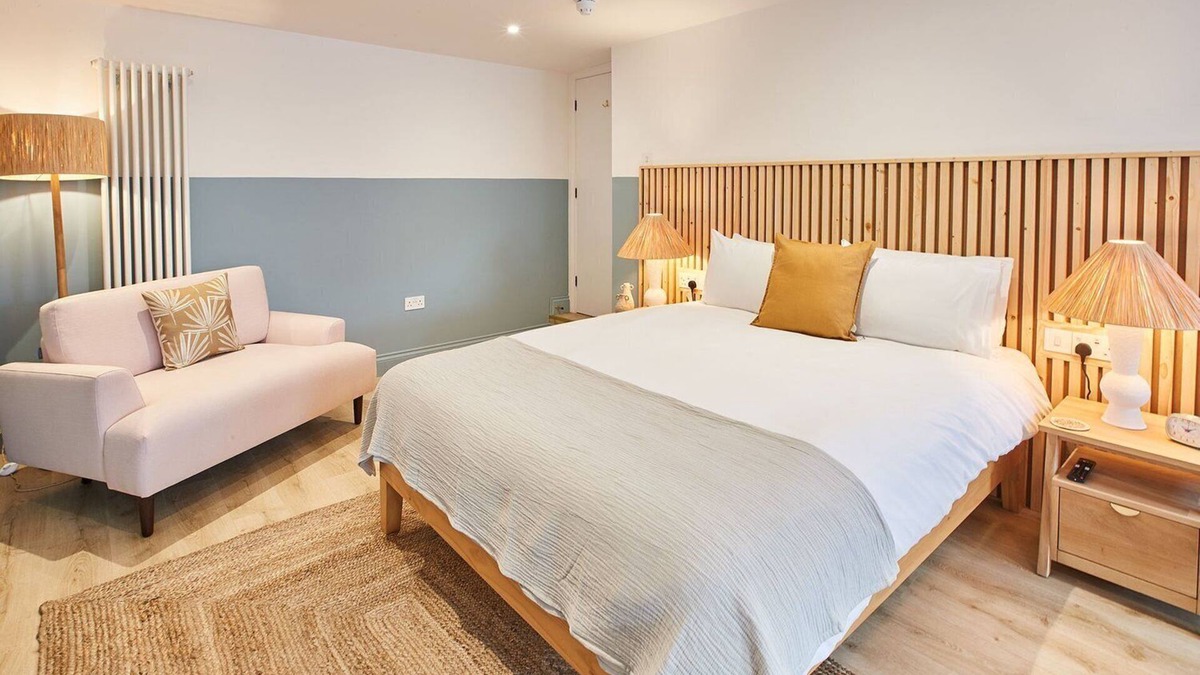 South Cliff Apartment | Deluxe 4 Sleeper Cabana