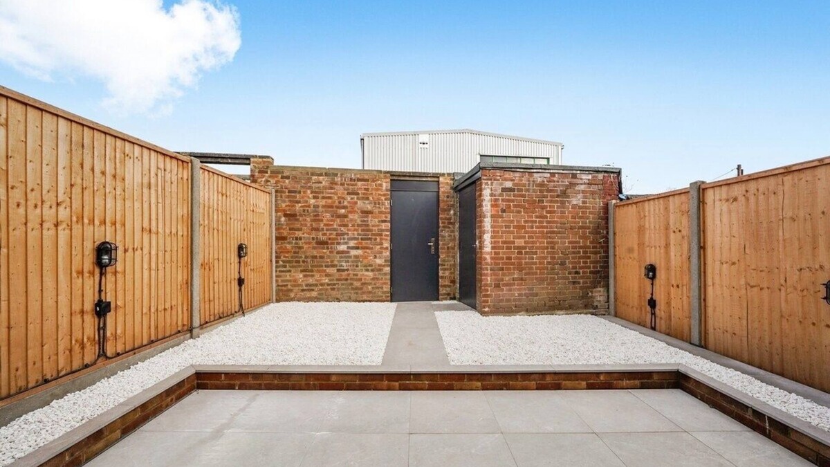 West Norwood House | Deluxe 5 Bed House in London - Pool Table