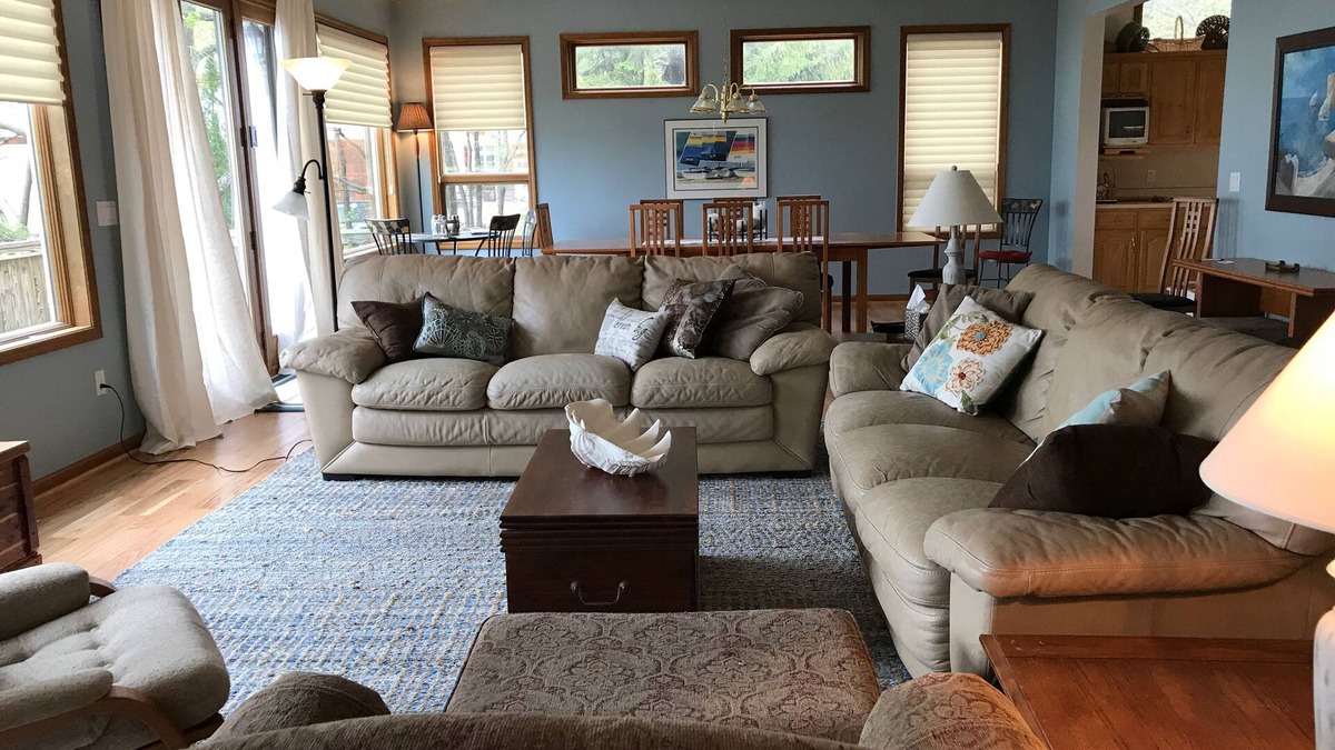 Au Gres House | Deluxe 5 bedroom Lakefront home, Lake Huron, Sandy Beach, Wooded Point