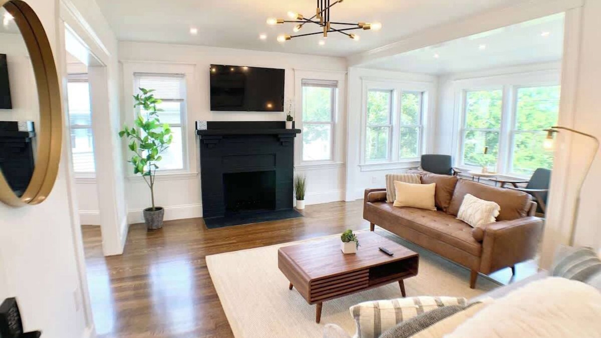 Arlington Condo | Deluxe and Bright 3Br, King Bed,W/D,Parking