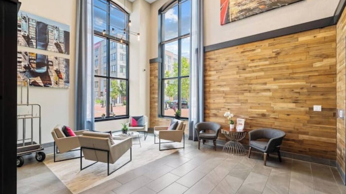 Hackensack River Waterfront Apartment | Deluxe and Spacious 2 Bed Condo: 15 Mins to NYCnn