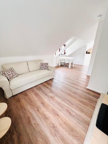 Stuttgart Apartment | Deluxe Apartment Stuttgart Zuffenhausen