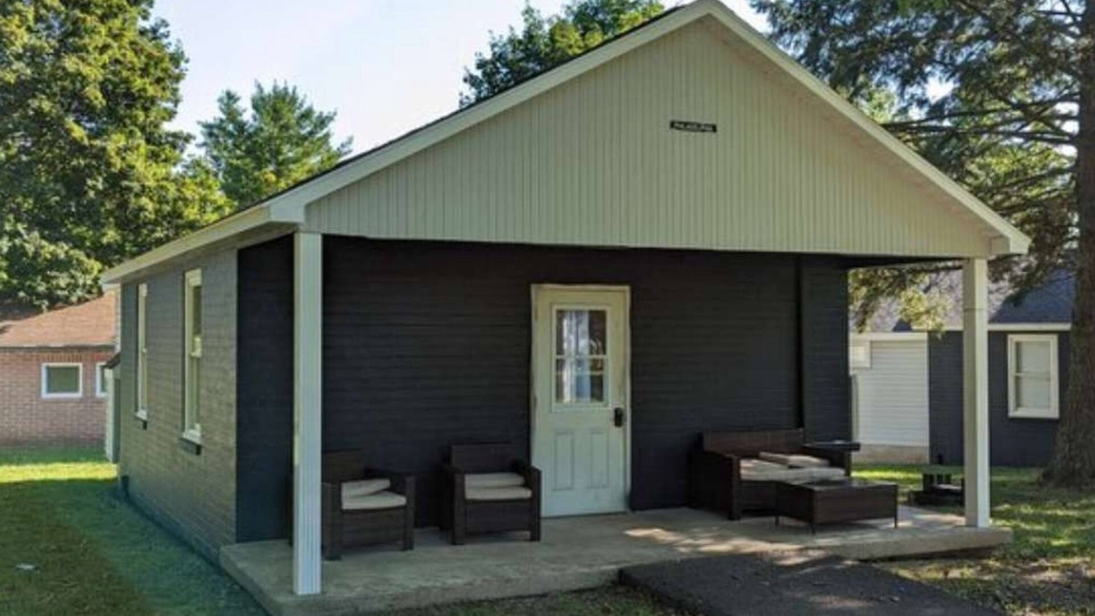 Milroy Cabin | Deluxe Cabin 3 - Hartman Center
