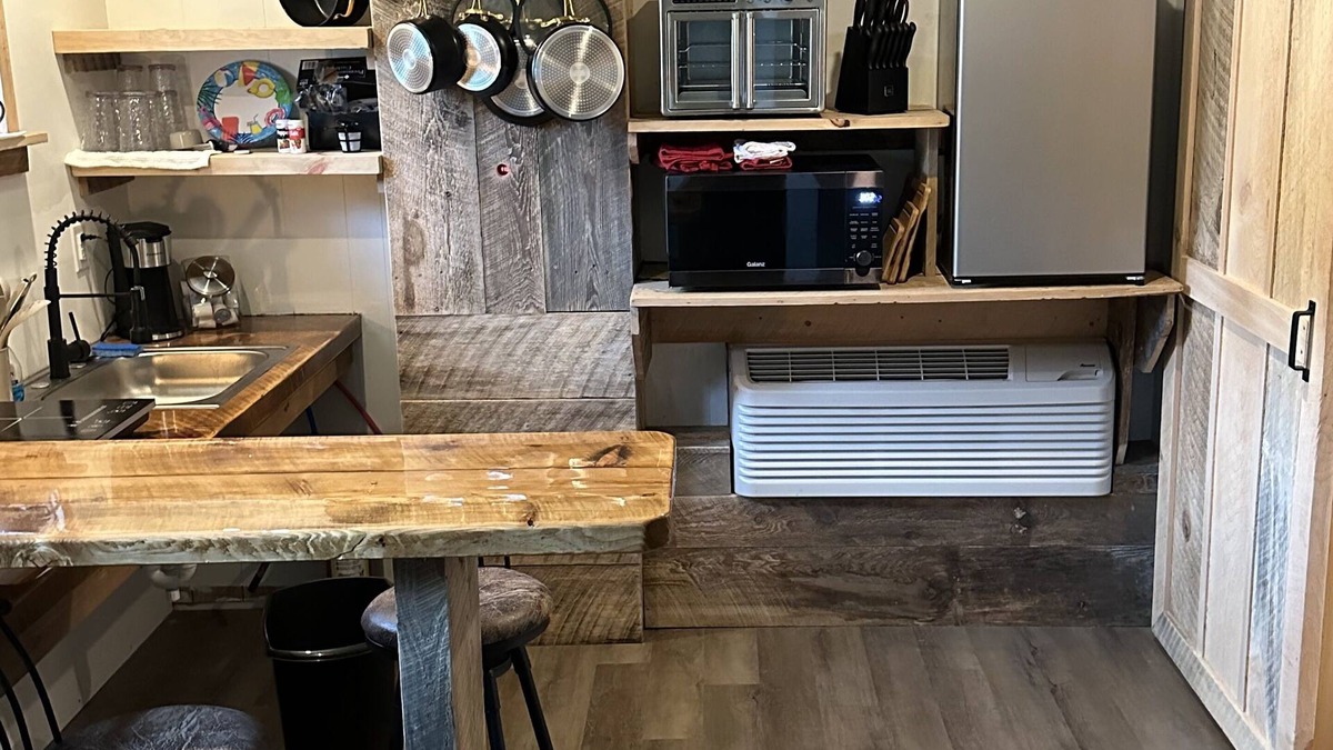 Hillsgrove Cabin | Deluxe Cabin A at Elk Creek Escape