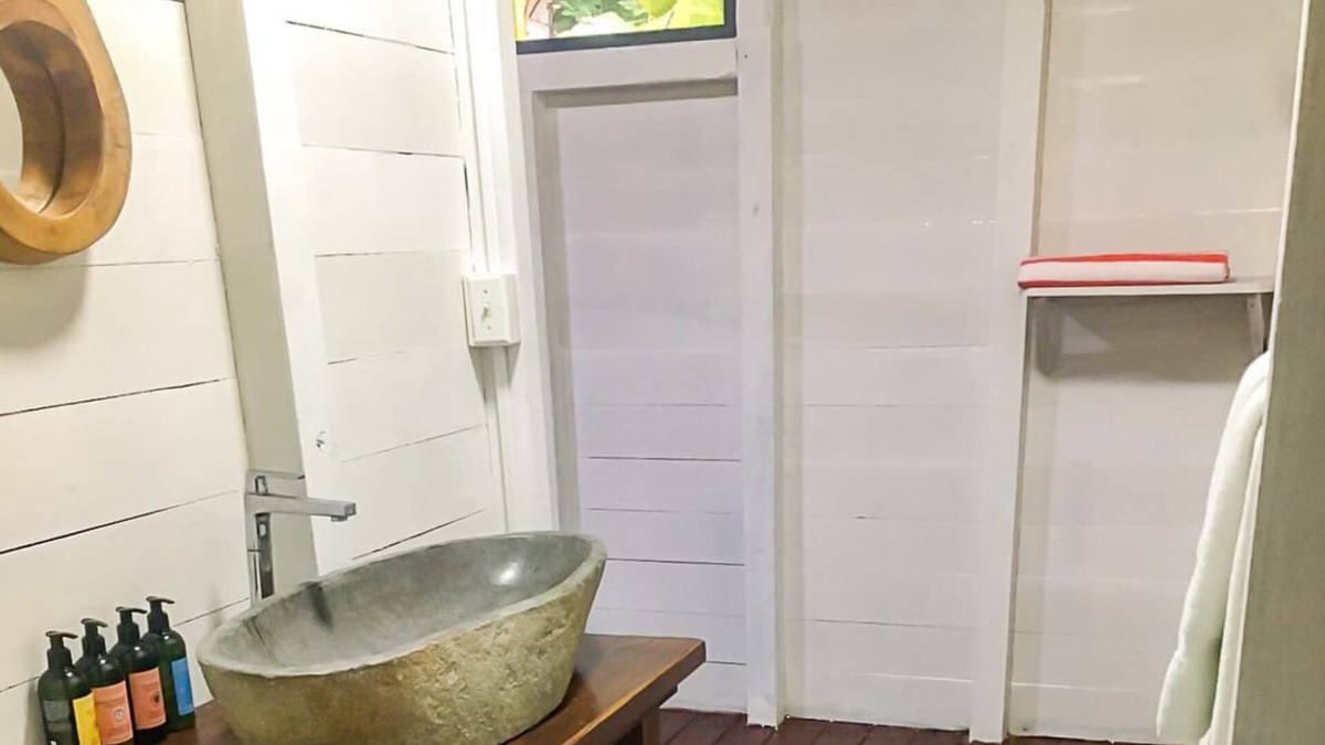 Isla Saboga Cabin | Deluxe cabin with garden view