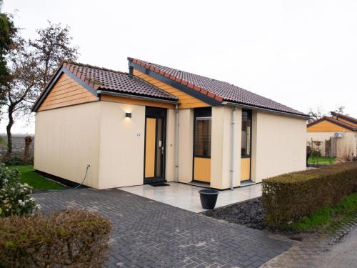 Zevenhuizen House | Deluxe Canal-Side Stay