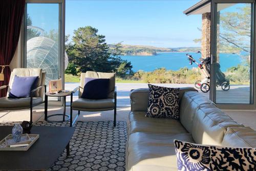 Gulf Harbour House | Deluxe Coastal Home & Award-winning Golf
