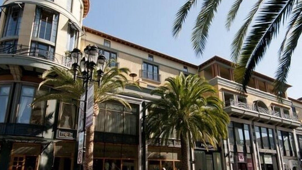 The Villas Condo | Deluxe Condo Conveniently Located in San Jose's Upscale Santana Row Neighborhood