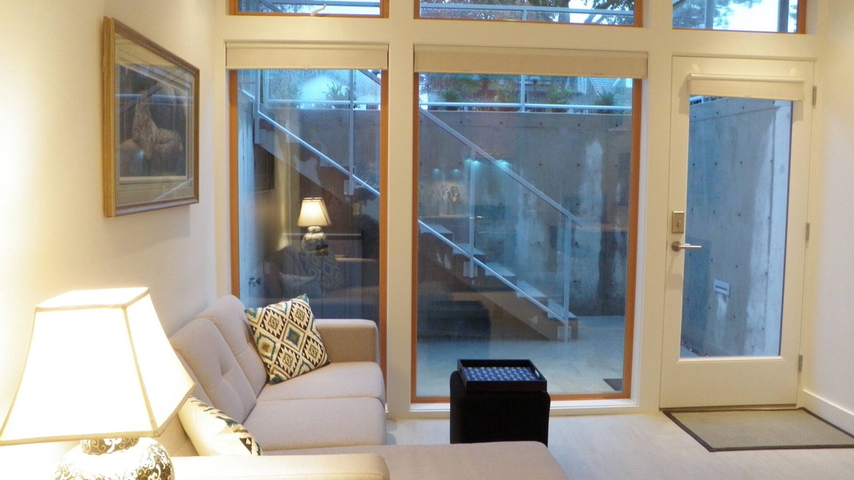 Riley Park-Little Mountain Apartment | Deluxe Contemporary Garden Suite with 9-foot Ceilings
