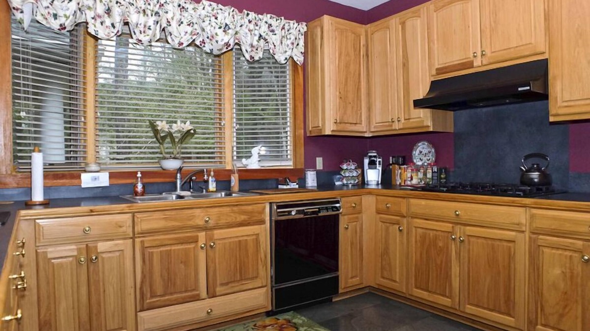 Hammond House | Deluxe Country Home - Tranquil Setting Shorter stays within 30 days of arrival
