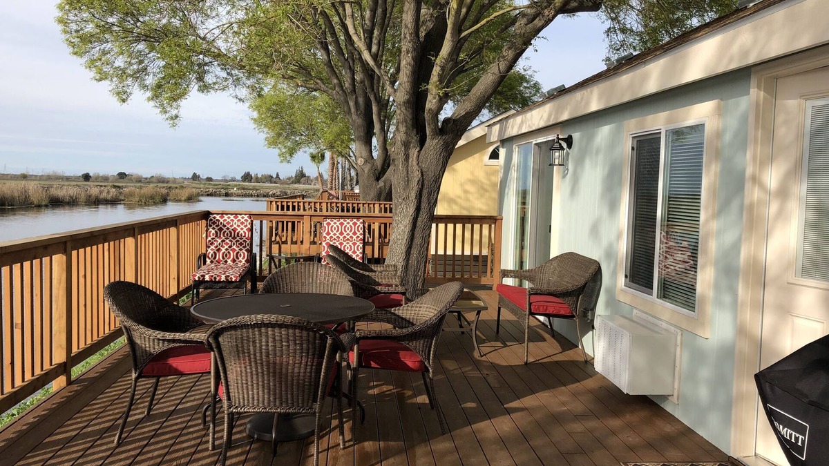 Stockton House | Deluxe "Delta" Vacation Bungalow in private marina on the California Delta