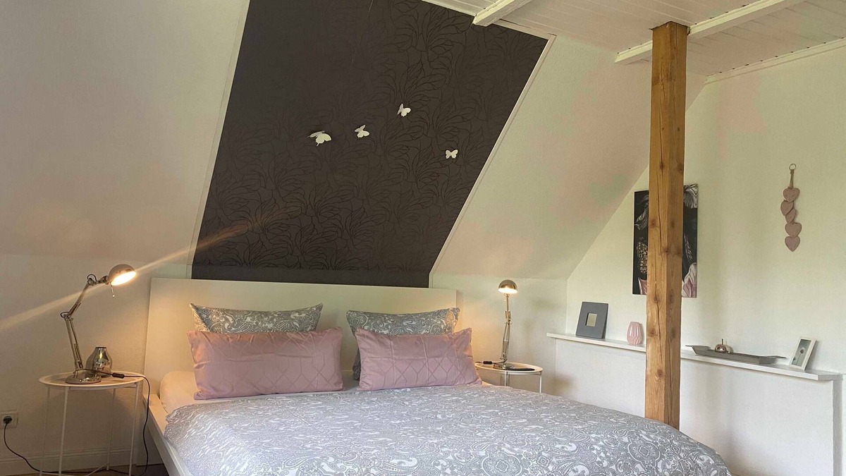 Osterholz-Scharmbeck Apartment | Deluxe double room with balcony - bed&breakfast Worpsweder Blick