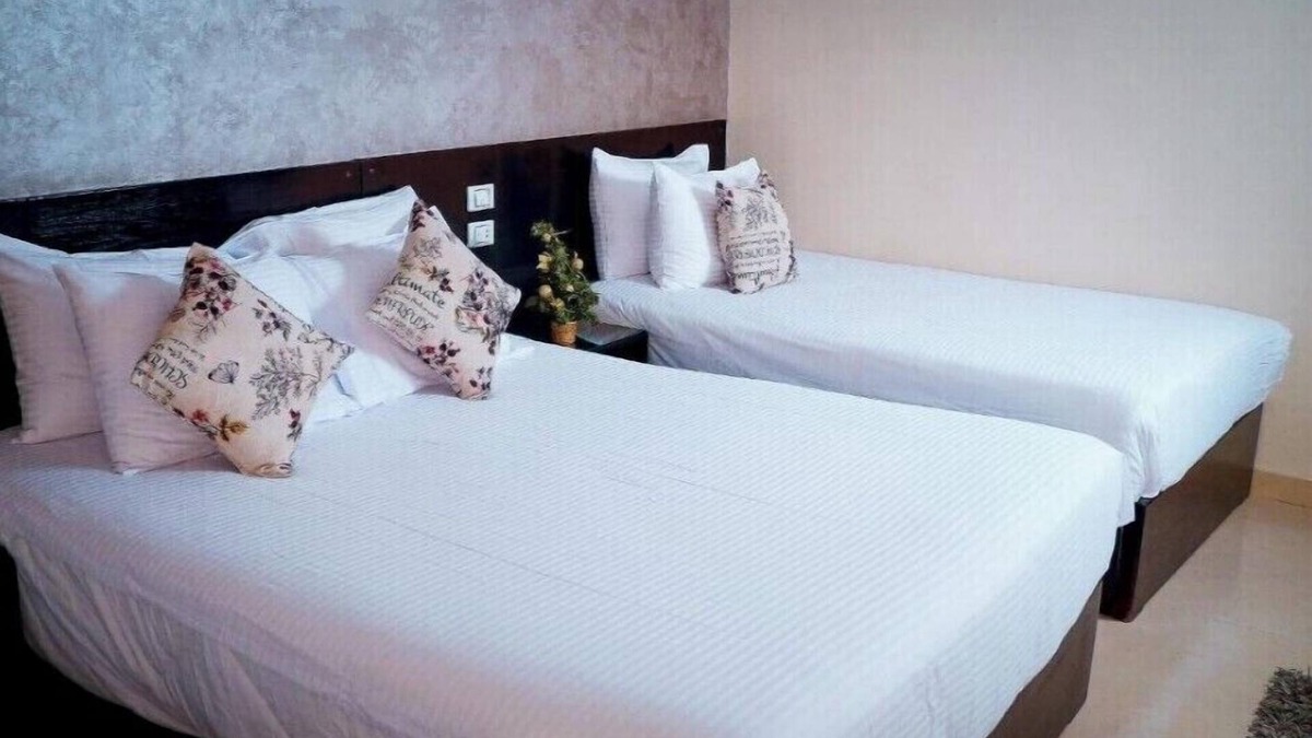 Al Manial Apartment | Deluxe Double or Twin Room with Balcony Pyramids view
