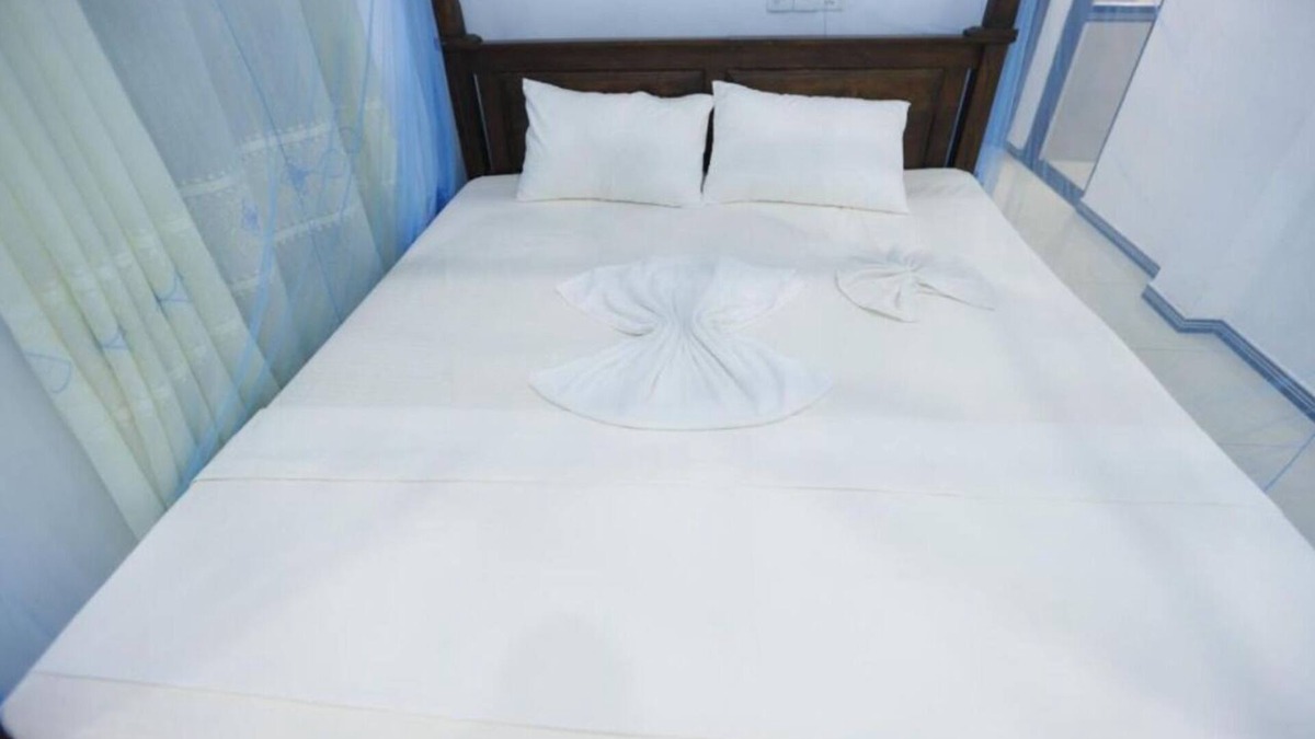 Pelena Hotel | Deluxe Double Room with Balcony 2/2 people - Surfside Retreat Weligama