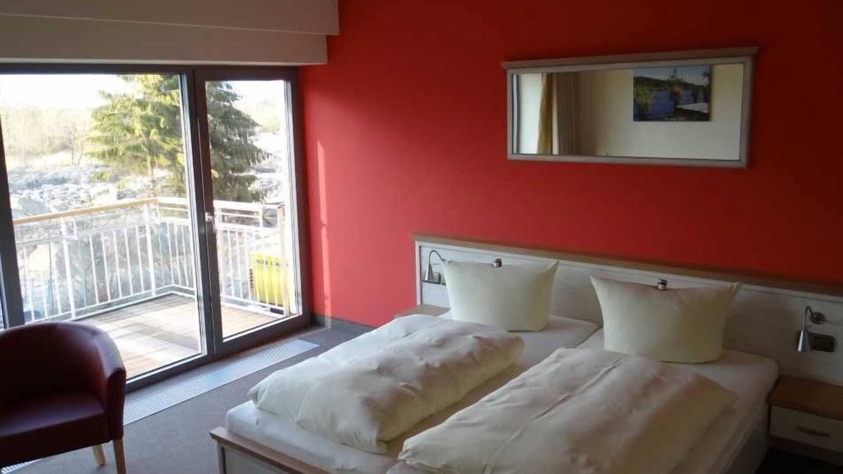 Liepen House | Deluxe double room with balcony - Hotel & Restaurant Am Peenetal