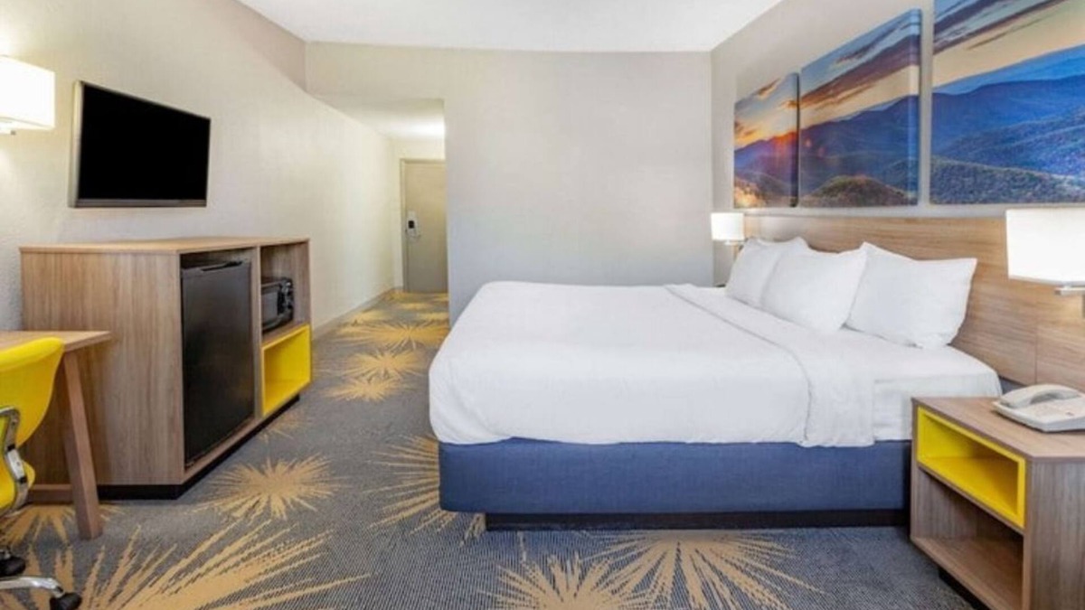 Hollins Apartment | Deluxe Double Room with Two Double Beds - Non-Smoking